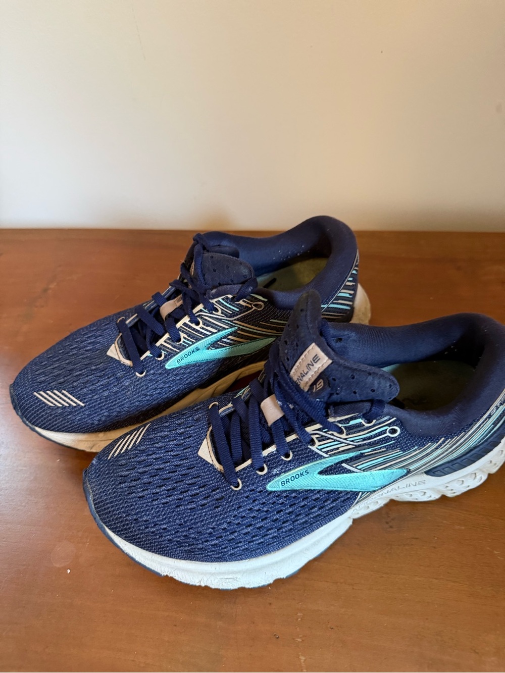 Brooks Adrenaline GTS 19 Navy Blue Running Shoes, size 7